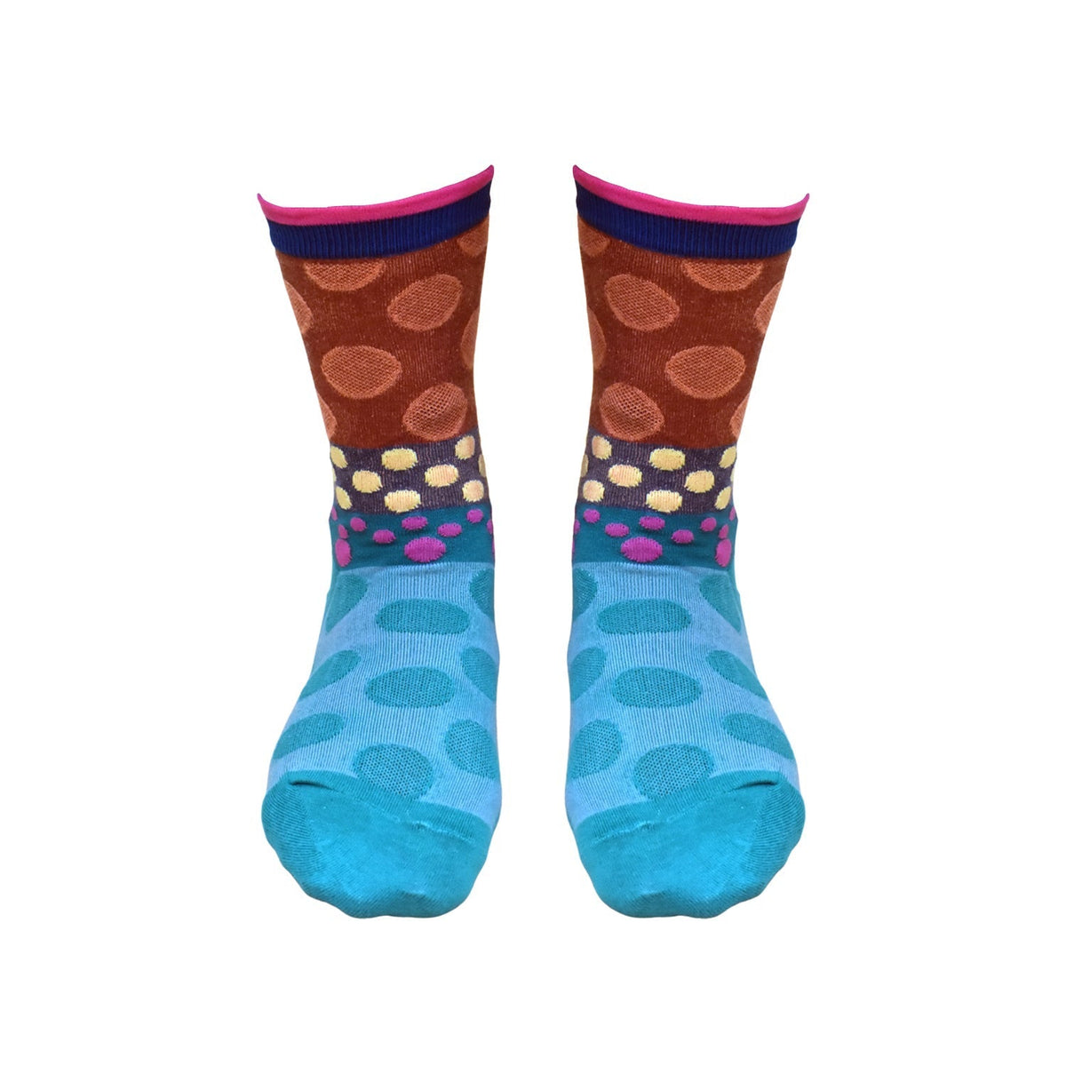 Stylish men's ankle length socks in a versatile shade, perfect for casual or active use.