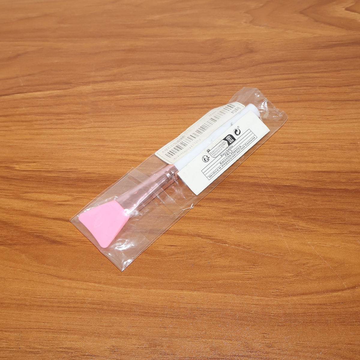 Silicone brush for facial masks with marble finish handle