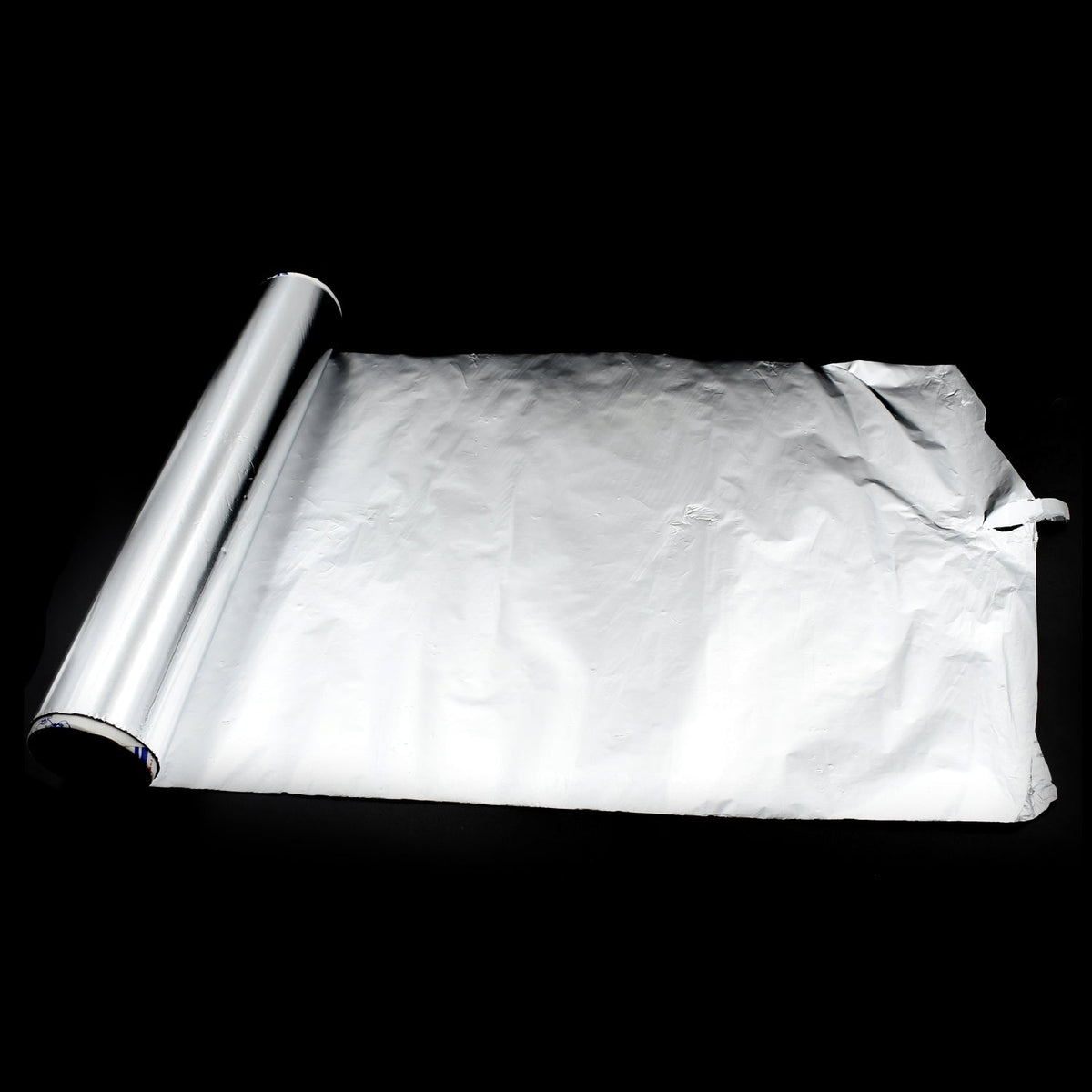 Non-stick aluminum foil for versatile baking and grilling.