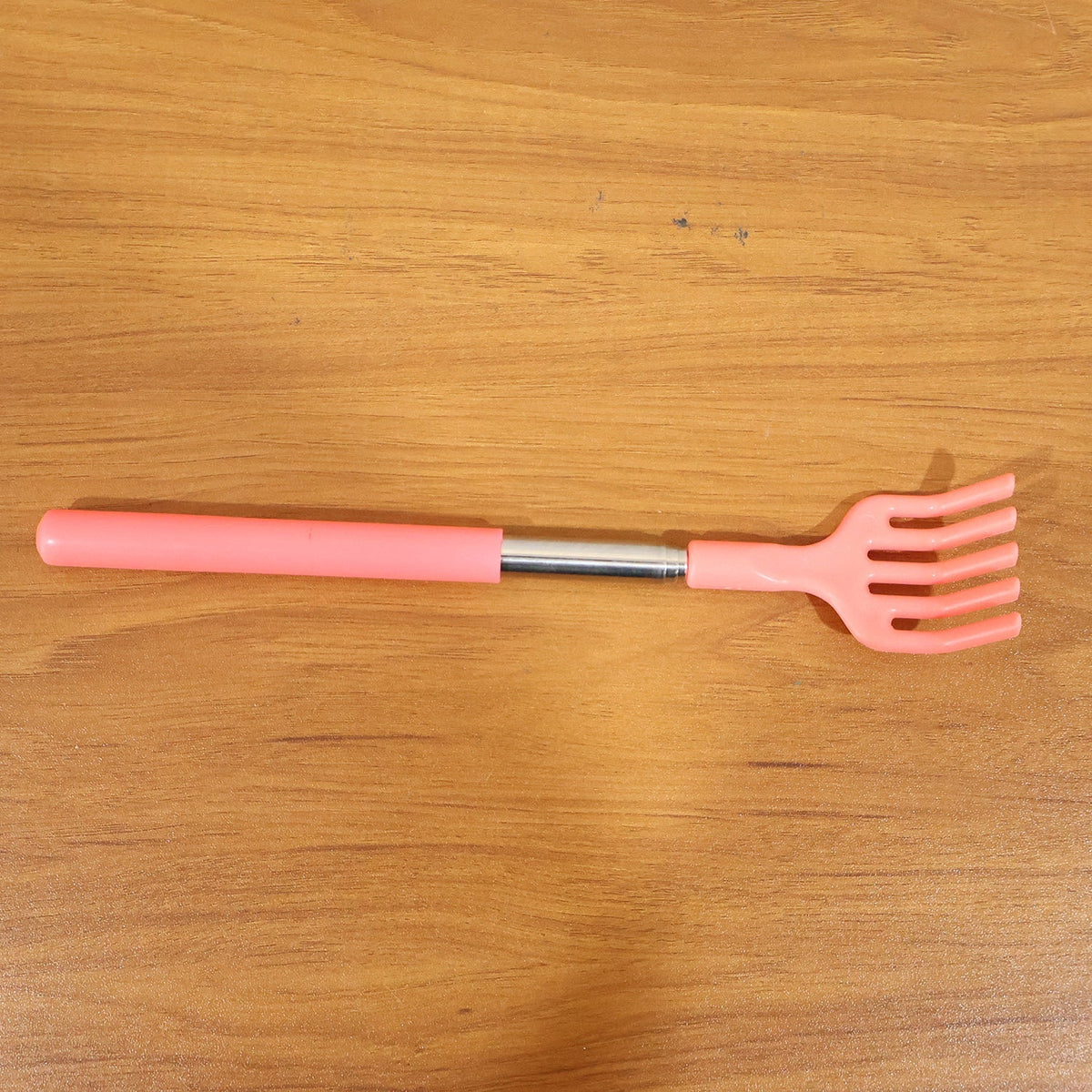 Khujli Stick back scratcher with its product packaging and included accessories.