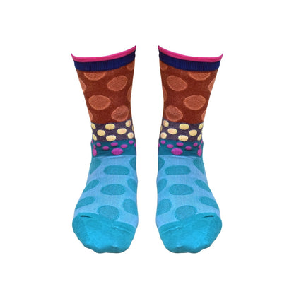 Stylish men's ankle length socks in a versatile shade, perfect for casual or active use.