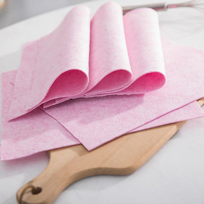 Absorbent microfiber cleaning cloth for versatile household use