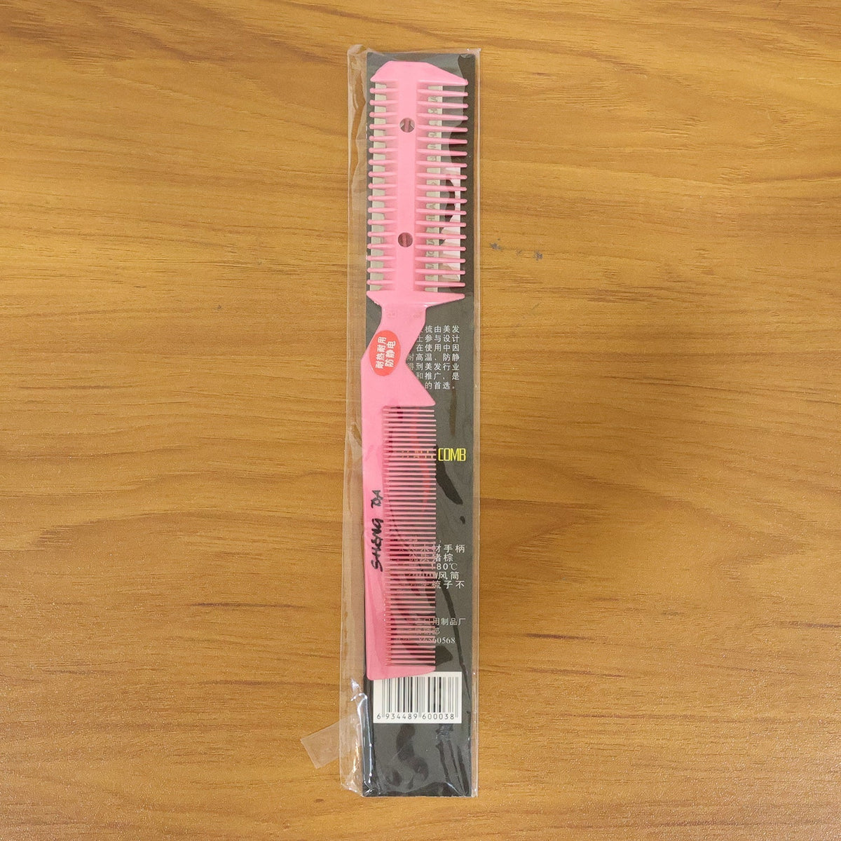 Use of hair cutting comb for styling and thinning