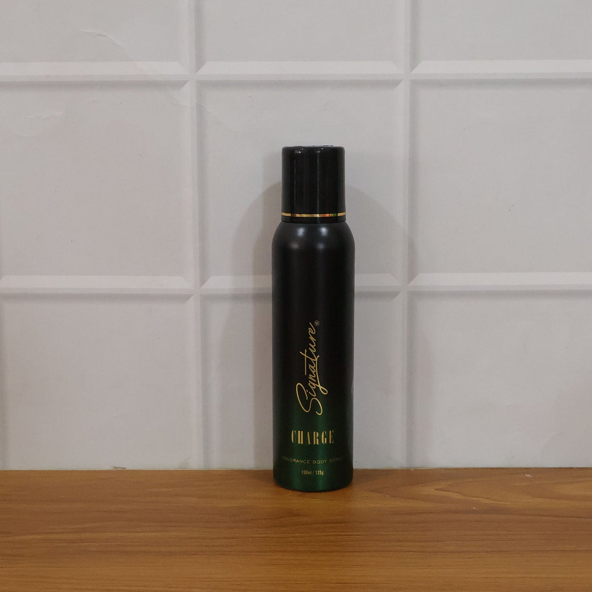 Stylish Signature charge fragrance deodorant spray design