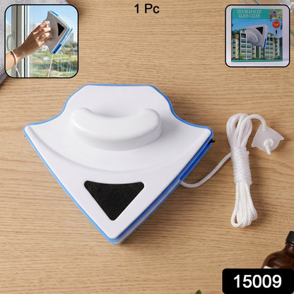 Magnetic window cleaning tool with ergonomic handle